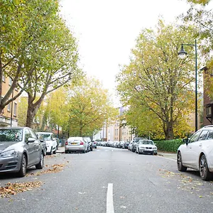 Modern Close To , London Großbritannien
