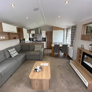 6 Berth Beautiful Caravan Holiday home Patrington